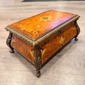 Vintage Reuge Saint Croix Swiss Music Box 3/72 Wood Floral Inlay Thieving Magpie